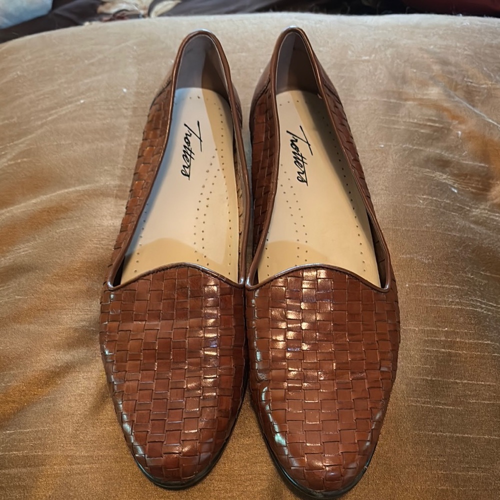 Trotters Brown Leather Penny Loafers Timeless Flats